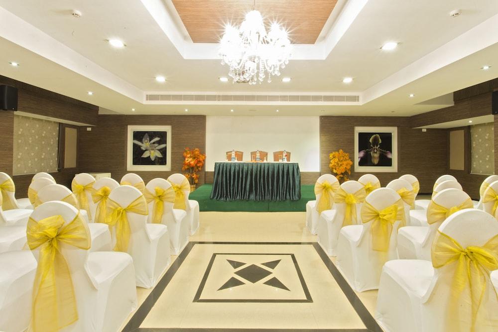 Clinton Park Inn Велангани Екстериор снимка