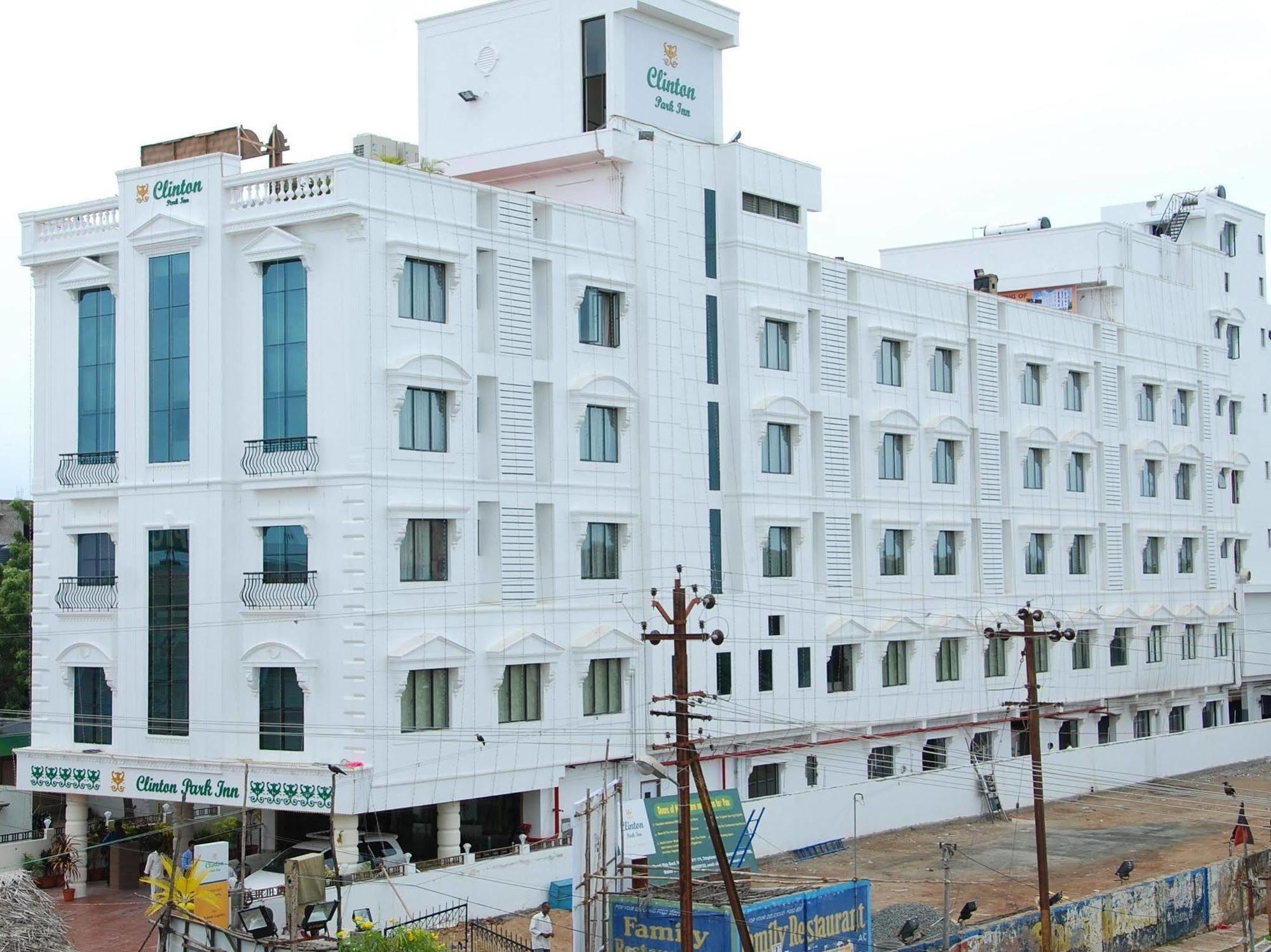 Clinton Park Inn Велангани Екстериор снимка